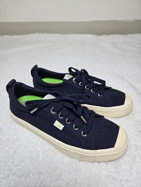 Cariuma Canvas Sneakers Shoes Laxe Up Navy Blue EUC